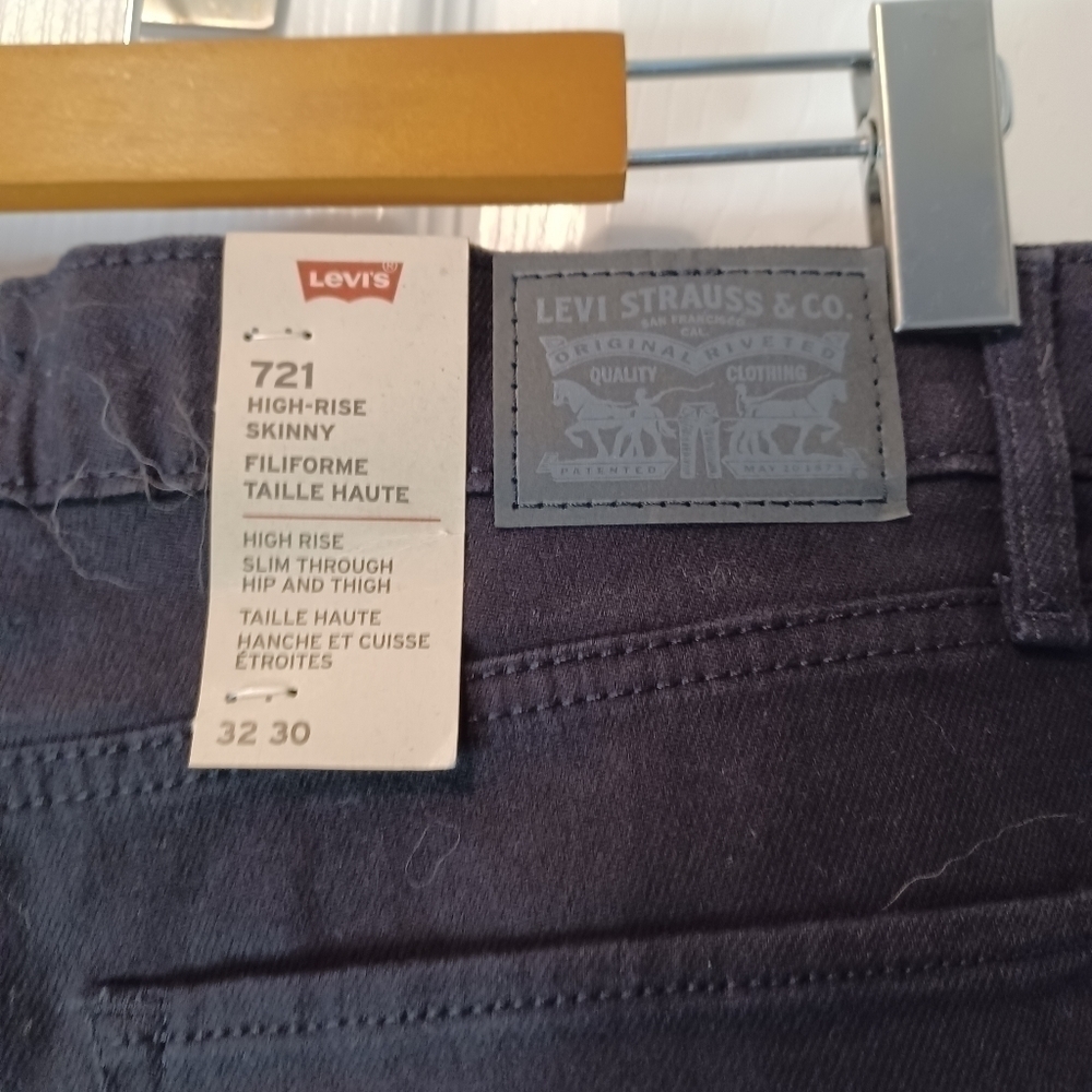 𝅺LEVI'S Jeans - Picture 12 of 13